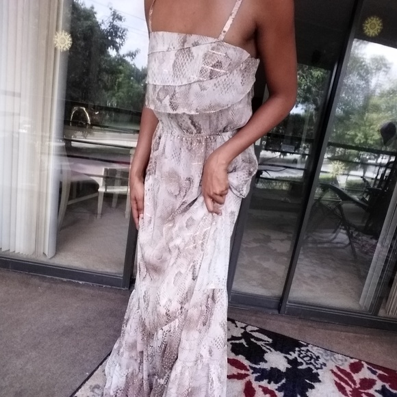 Gorgeous Flowy G by Guess dress - Picture 4 of 5